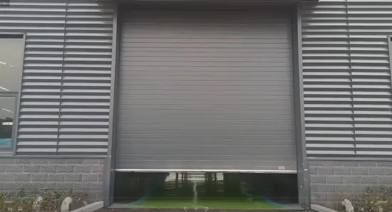 Hochhebe-Industrietor mit Fenster